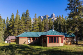 HI Castle Mountain - Hostel